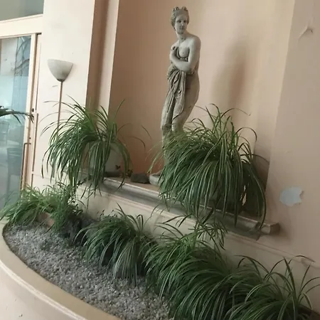 Апартаменты Hyper Centre Dans Ancien Palace Face Aux Thermes